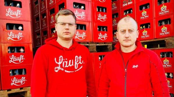 Die Inhaber und Geschäftsführer von Lang-Bräu: Rudolf Hopf (l.) und Richard Hopf. (Bild: Lang-Bräu)