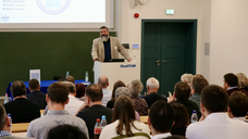 Dr. Martin Zarnkow beim 12. Seminar für Hefe und Mikrobiologie (Bild: Verlag W. Sachon) 